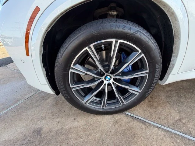 Used 2024 White BMW xDrive40i image 10