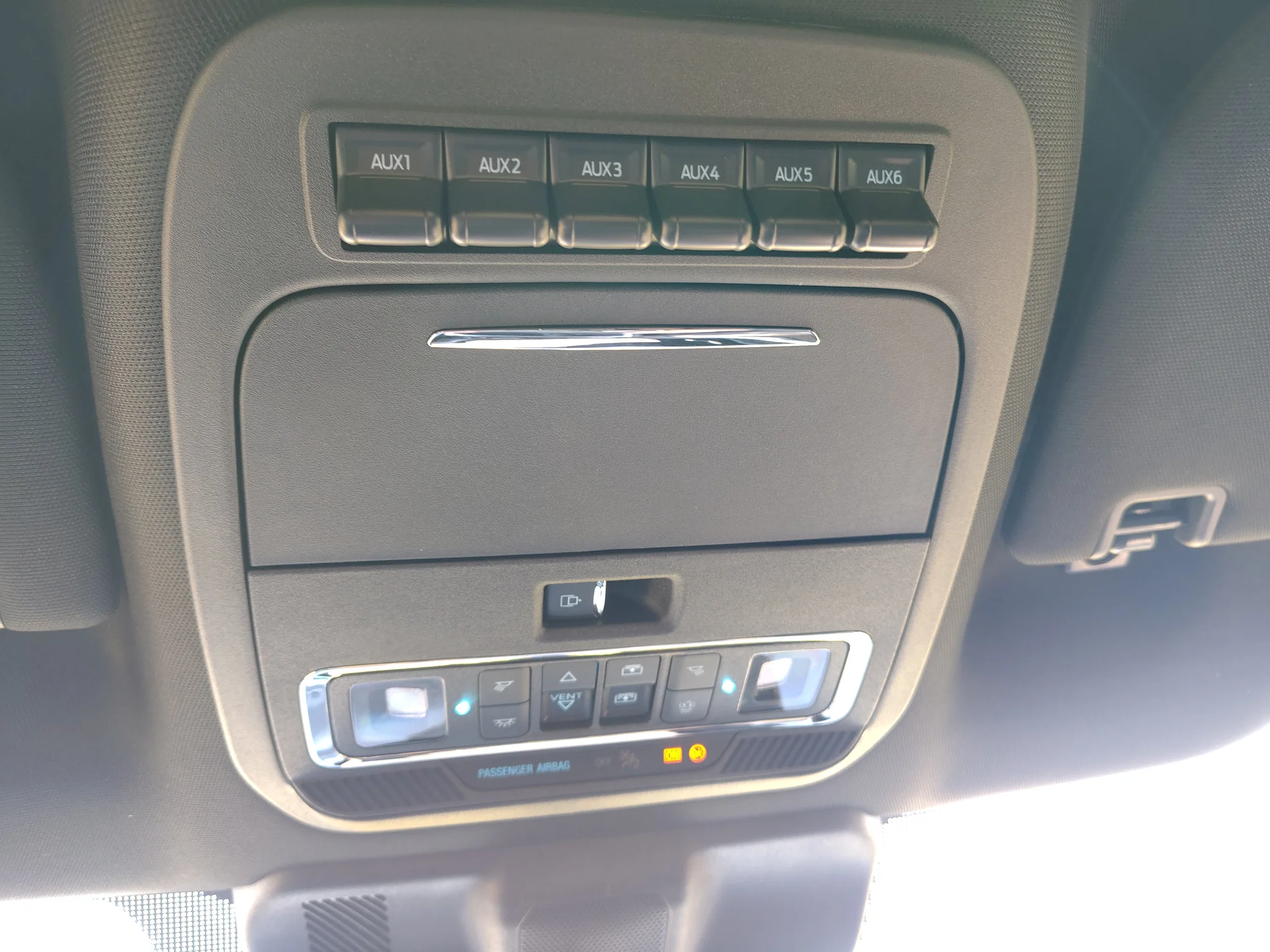 New 2027 Glacier Gray Metallic Tri-Coat Ford F-350® Platinum® image 30
