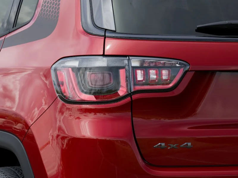 New 2026 Red Hot Pearl-Coat Exterior Paint Jeep Latitude image 5