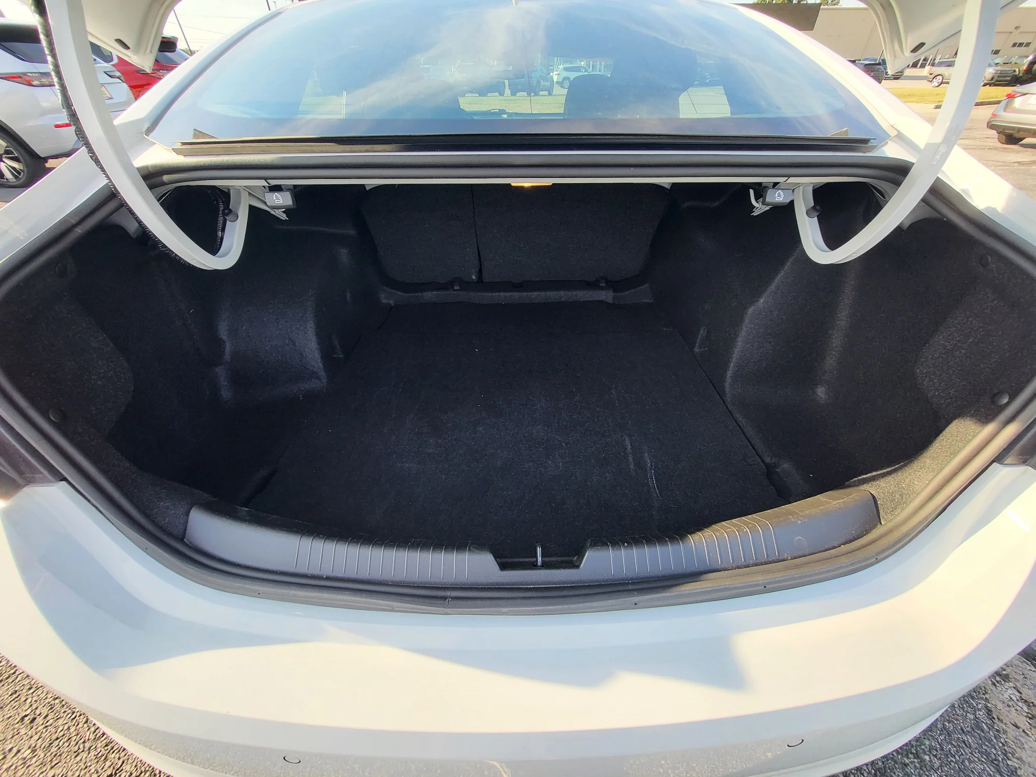 Used 2025 Summit White Chevrolet LT image 23