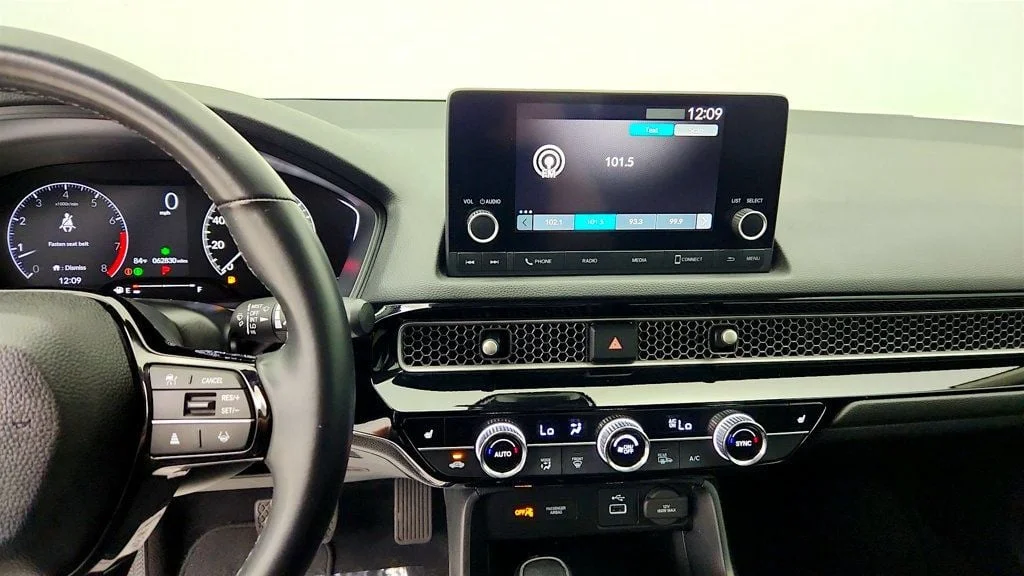 Used 2022 Lunar Silver Metallic Honda EX CVT image 19