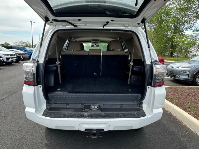 Used 2016 White Toyota SR5 image 13