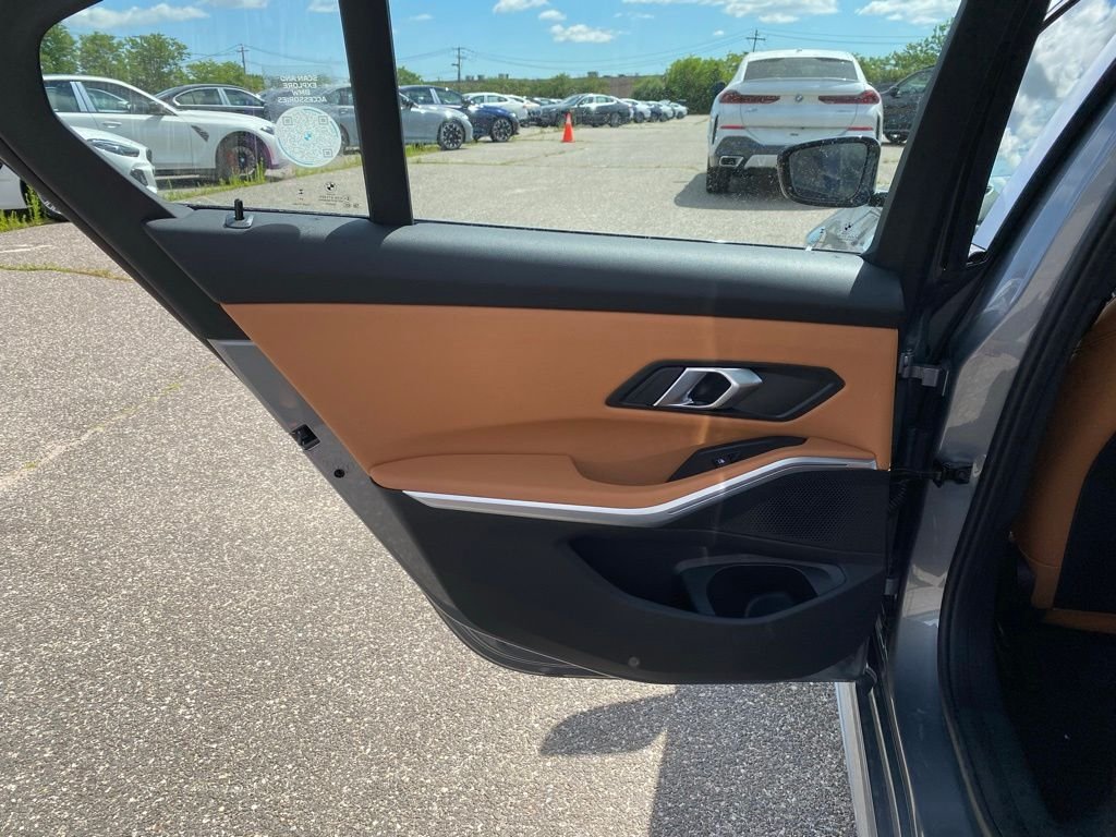New 2026 Skyscraper Grey Metallic BMW 330i xDrive image 6