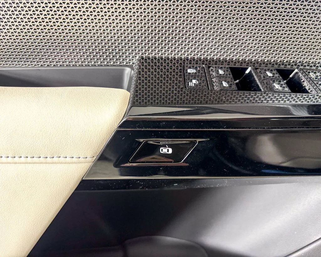 2025 BMW 7 Series 750e - Photo 33
