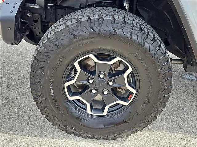 Used 2021 Sting-Gray Clearcoat Jeep Rubicon 4x4 Crew Cab 5 ft. box image 7