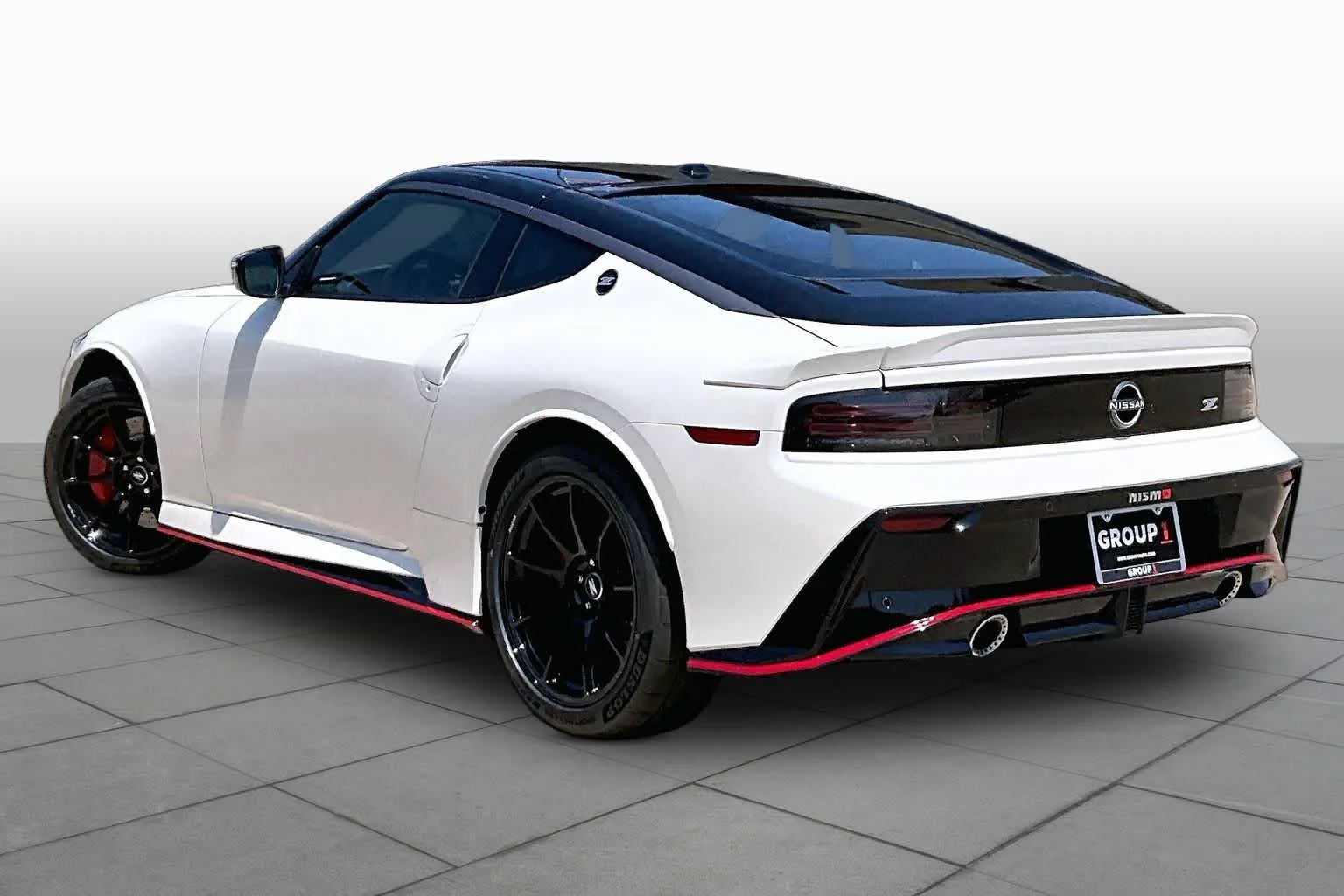 New 2027 Pearl White TriCoat / Super Black Two-tone Nissan NISMO image 11