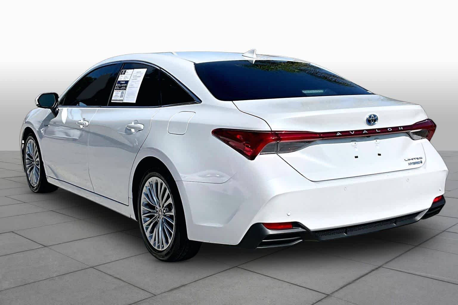 Used 2021 Wind Chill Pearl Toyota Hybrid Limited image 12
