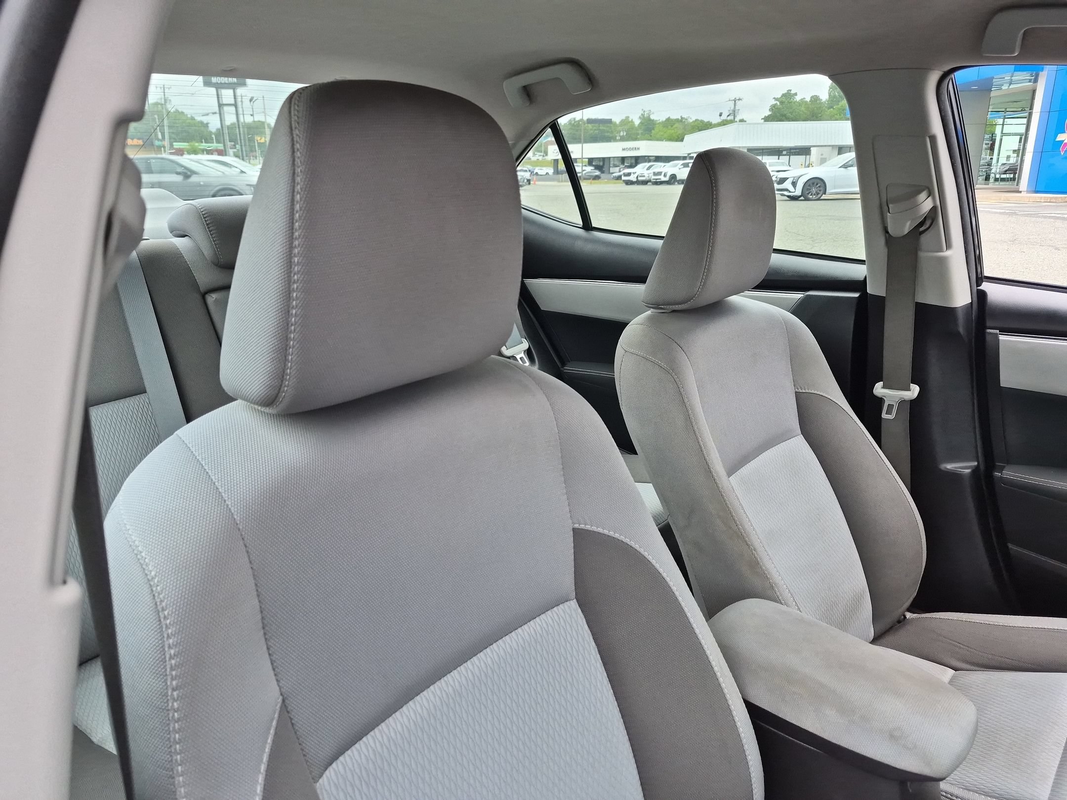 Used 2018  Toyota L image 32