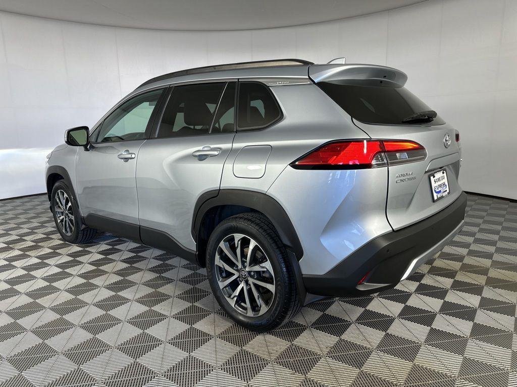 Certified Used 2022 Silver Toyota XLE image 6