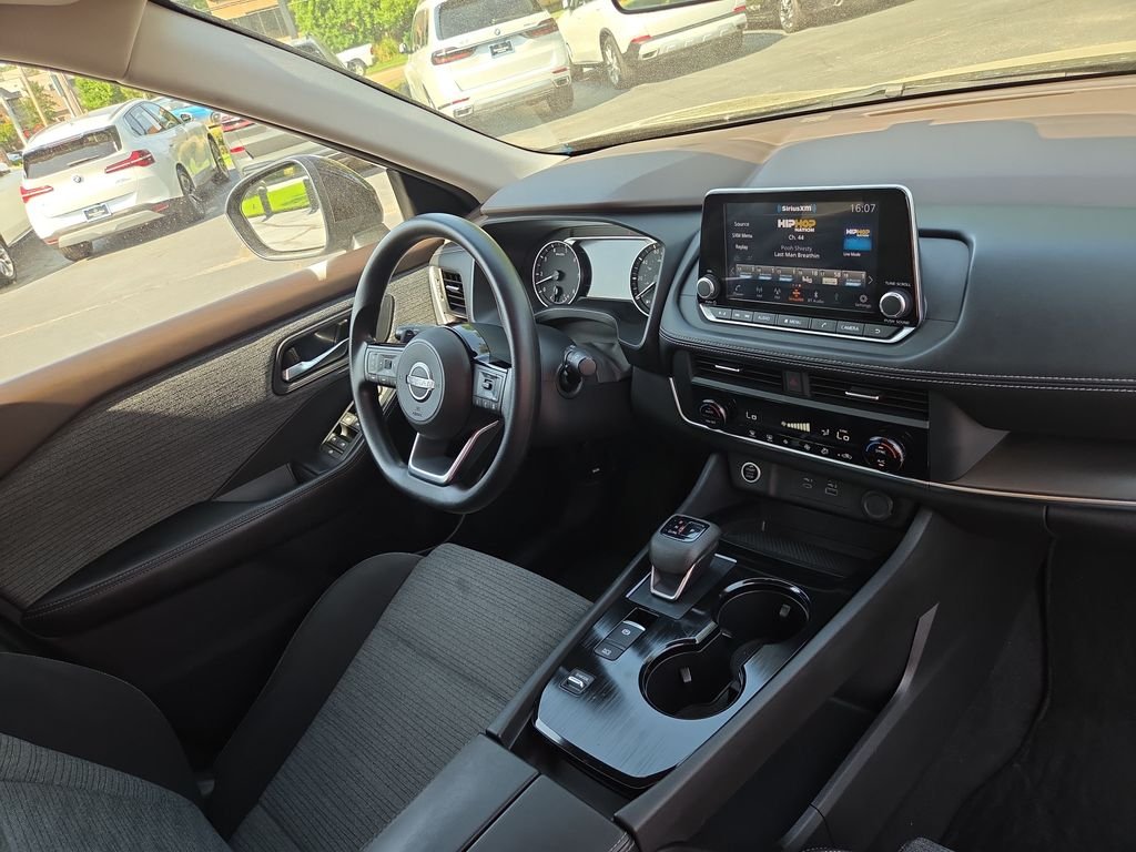 2023 Nissan Rogue SV - Photo 17