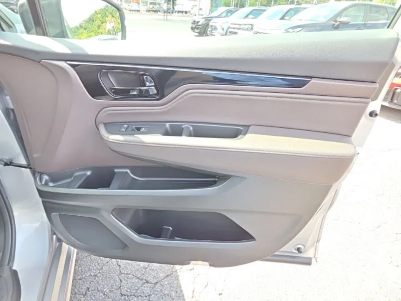 Used 2023  Honda Touring image 13