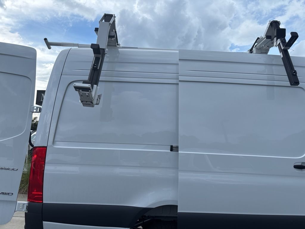 Used 2024 White Mercedes-Benz Cargo 170 WB image 22