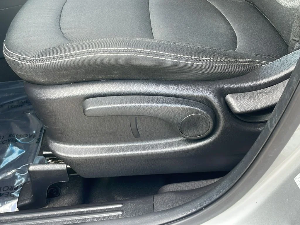 Used 2017 Silver Kia Plus image 32