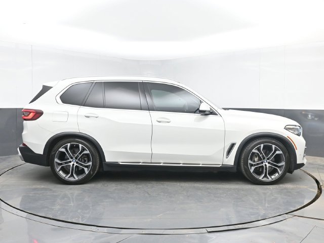 Used 2022 White BMW sDrive40i image 14