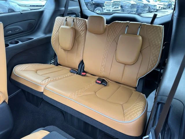 Used 2022 Red Chrysler Pinnacle image 18