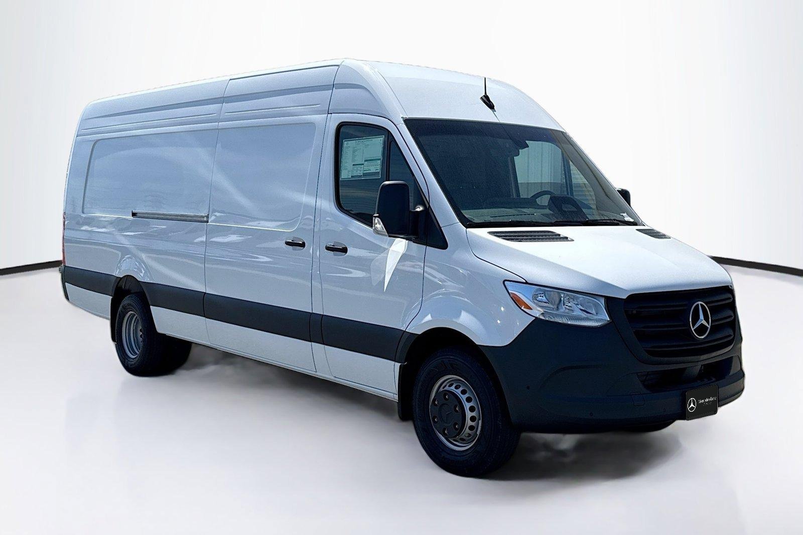 New 2026 Arctic White Mercedes-Benz  image 3
