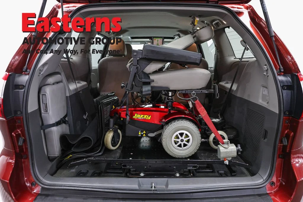 Used 2019 Red Toyota XLE image 9