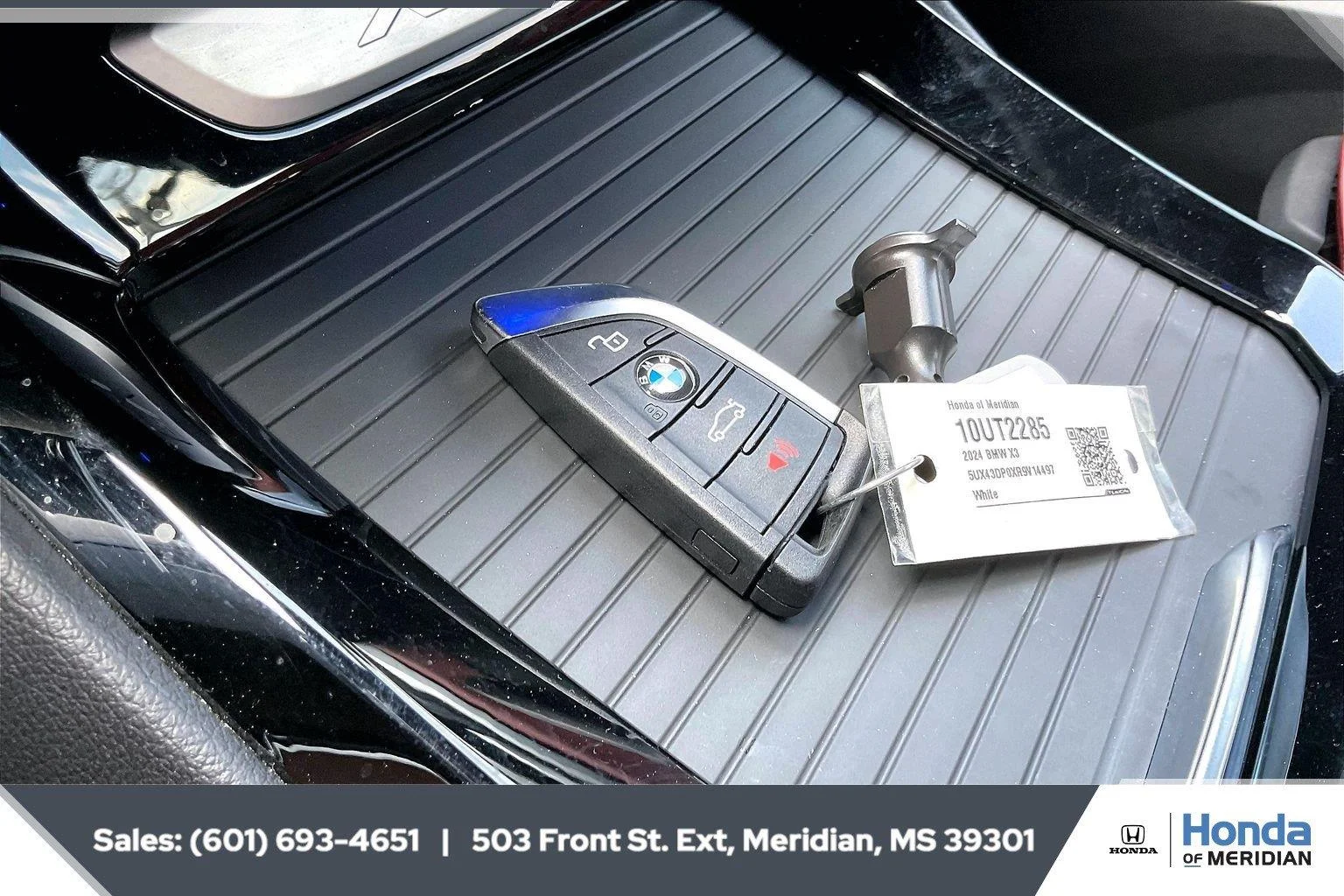 Used 2024 Mineral White Metallic BMW sDrive30i image 9