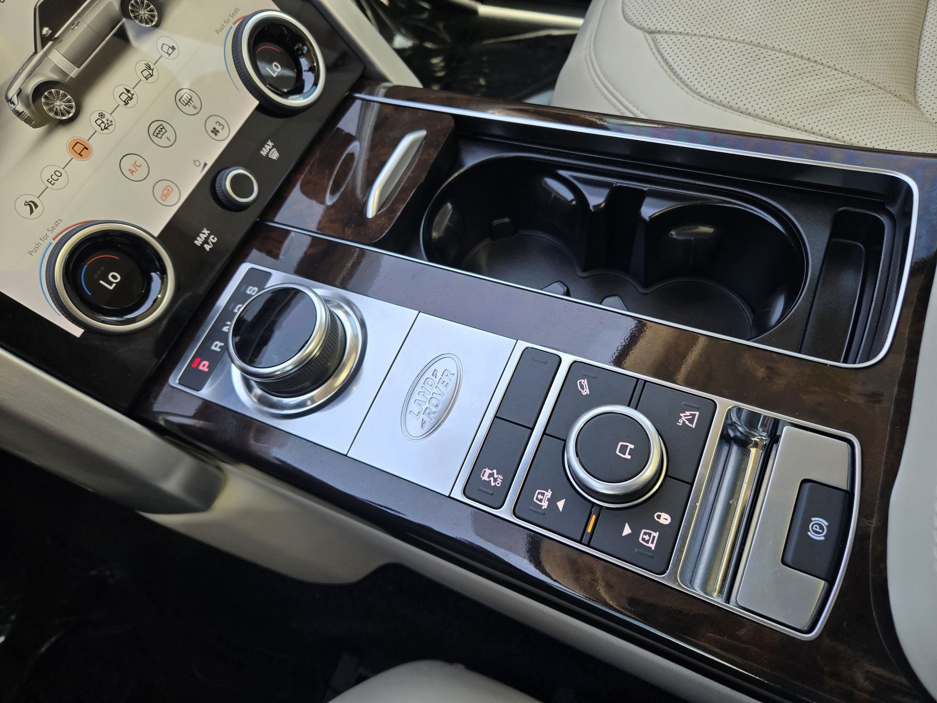Used 2018 Fuji White Land Rover 5.0L V8 Supercharged image 19