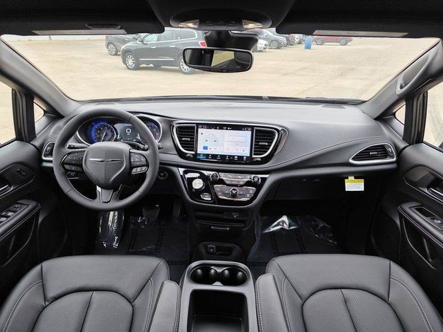 New 2026 Diamond Black Crystal Pearl-Coat Exterior Paint Chrysler Select image 20