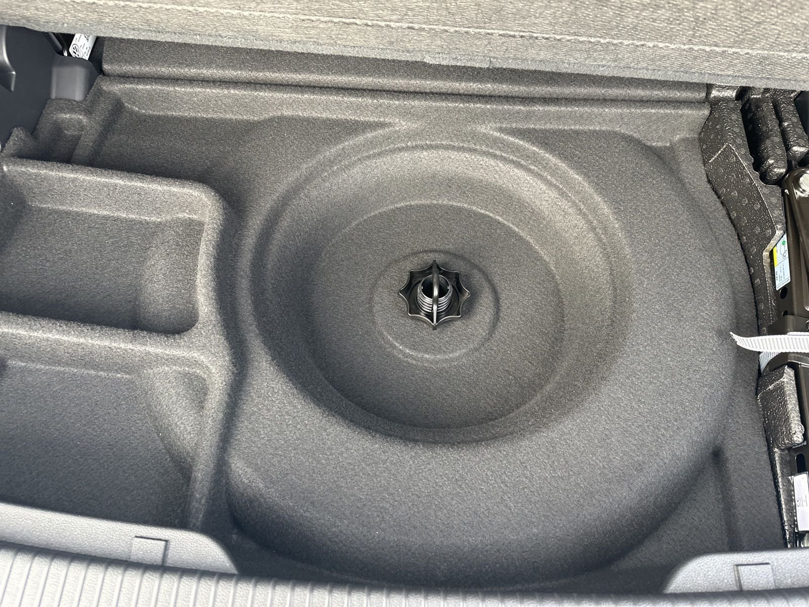 2026 Volkswagen Atlas SE w/Tech - Photo 35