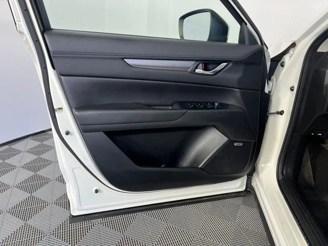 Used 2018 White Mazda Touring image 17