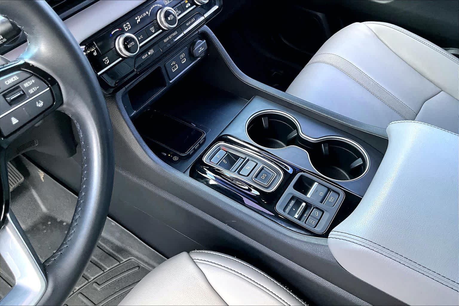 Used 2023 Platinum White Pearl Honda Touring image 17
