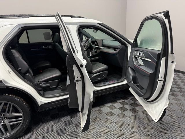 New 2026 Star White Metallic Tri-Coat Ford ST image 22