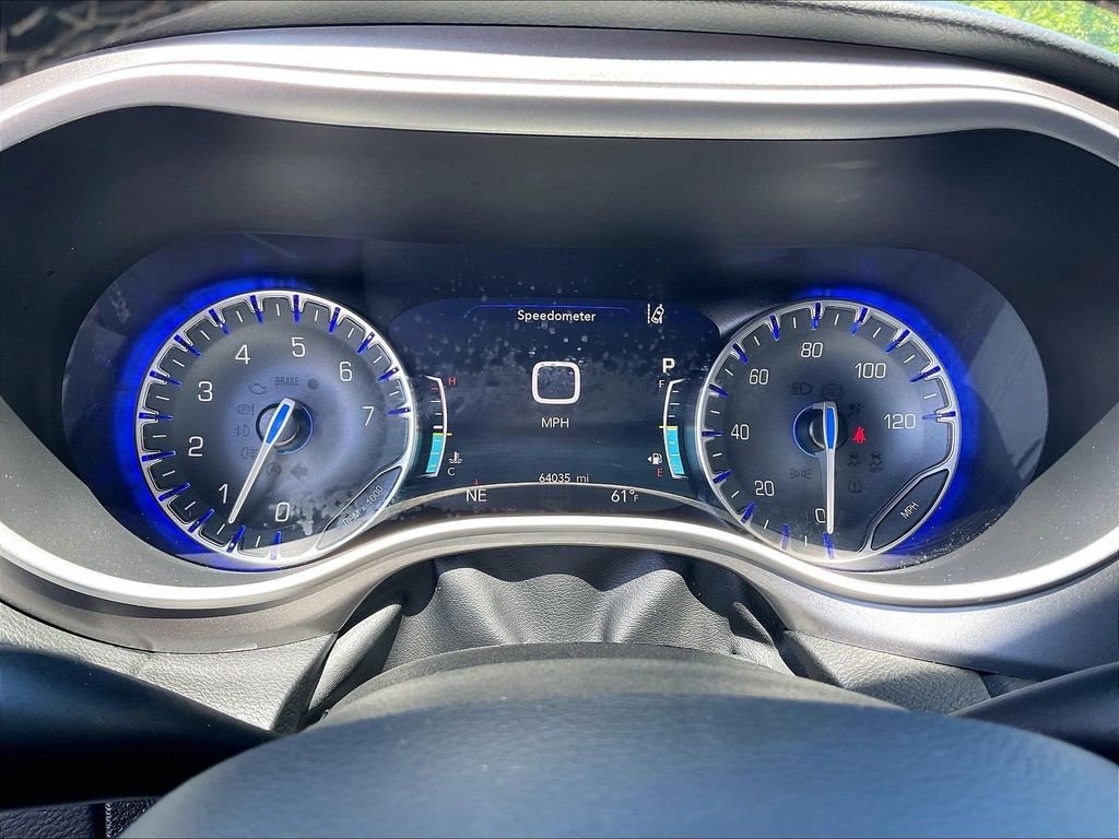 Used 2023 Silver Mist Clearcoat Chrysler Touring L image 24