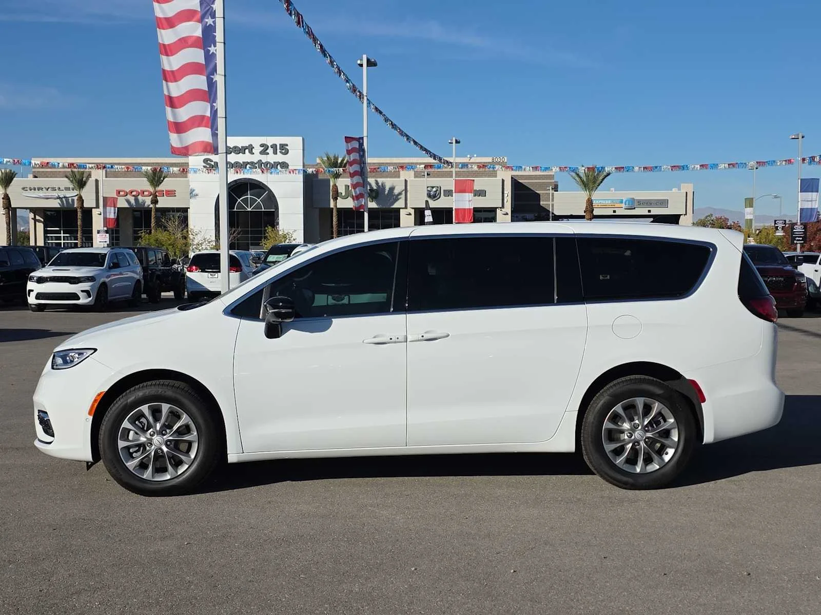 New 2026 Bright White Clear-Coat Exterior Paint Chrysler Select image 5