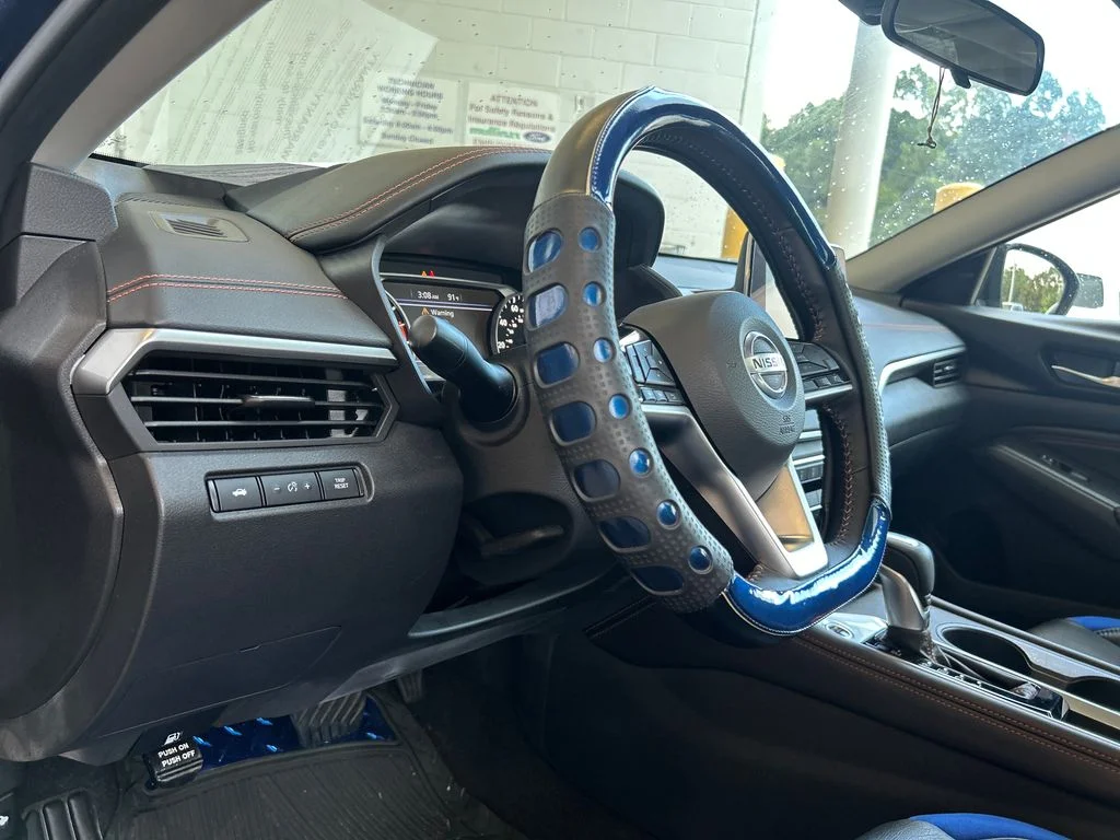 Used 2021 Blue Nissan 2.5 SR image 10