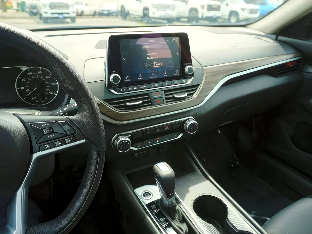 2025 Nissan Altima SV - Photo 27