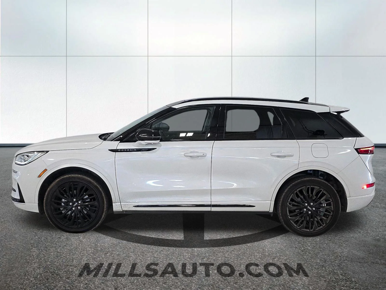 Used 2024 White Lincoln Reserve image 3