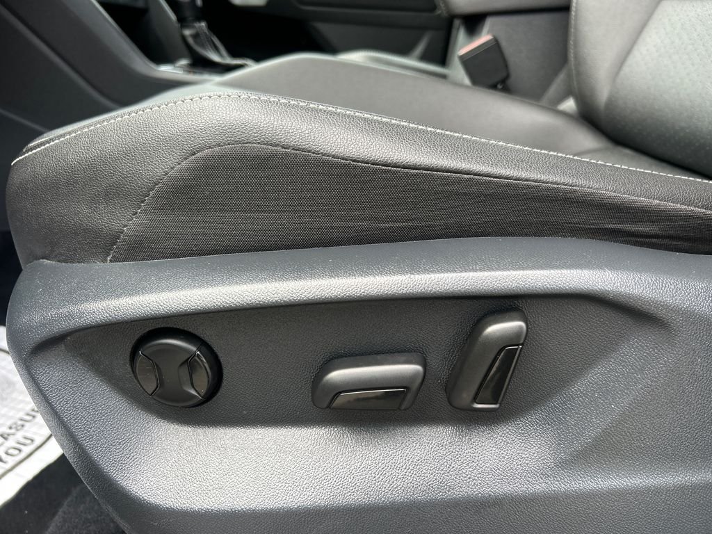 Used 2021 White Volkswagen 2.0T SE image 11