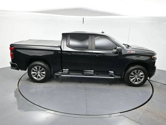 Used 2022 Mosaic Black Metallic Chevrolet RST image 37
