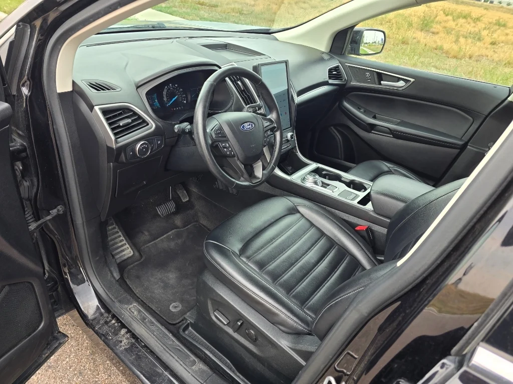 Used 2022 Agate Black Metallic Ford SEL image 24