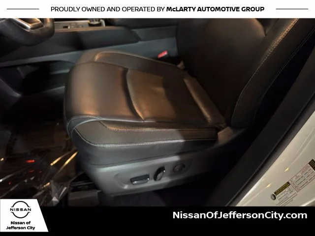 Used 2022 White Nissan SL image 23