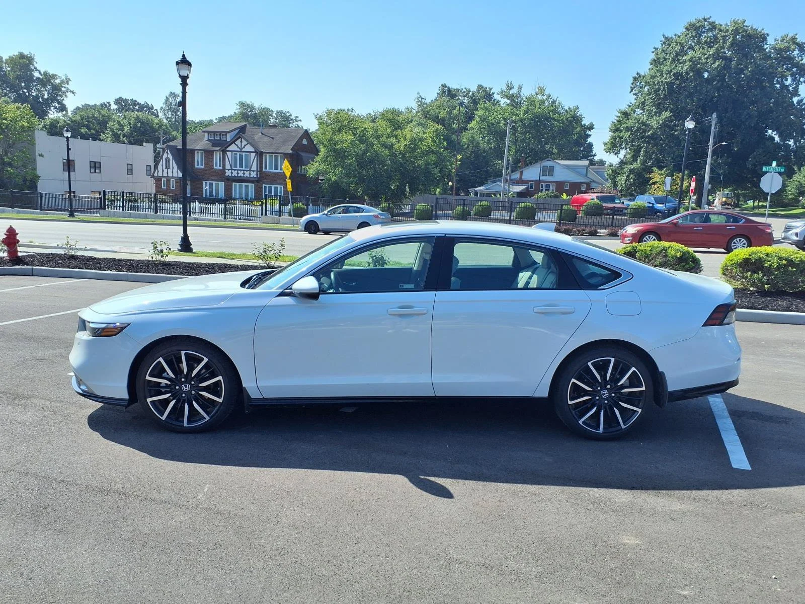 Used 2023 Platinum White Pearl Honda Touring image 29