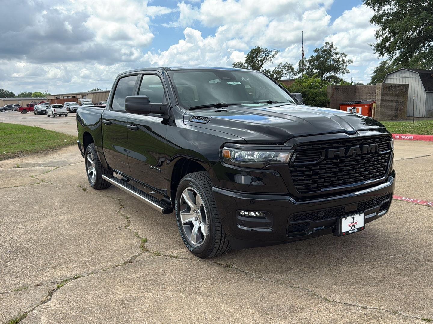 2026 RAM 1500 Express Crew Cab 5'7's photo