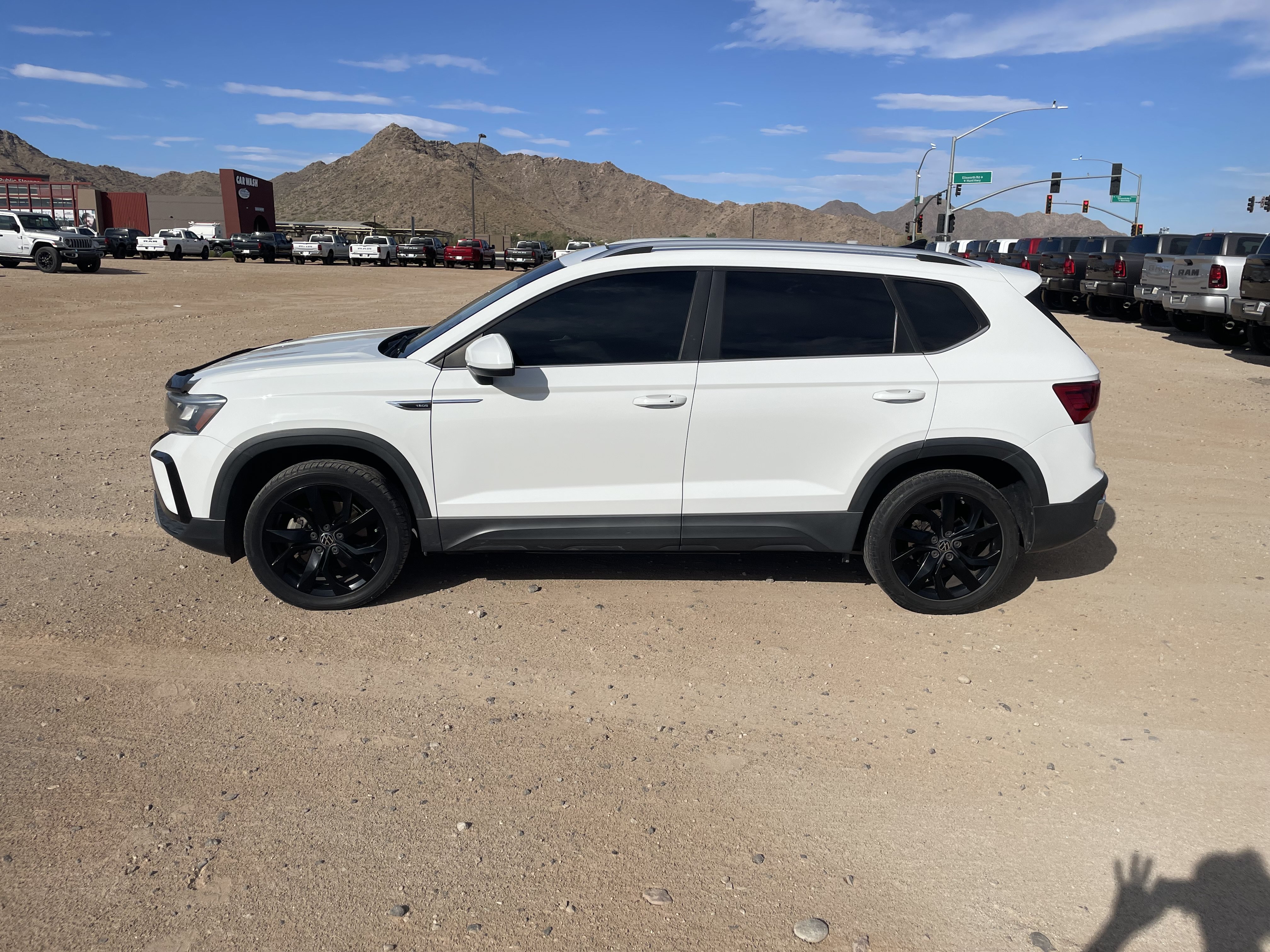 Used 2022 Volkswagen Taos SE with VIN 3VVTX7B27NM063957 for sale in Queen Creek, AZ