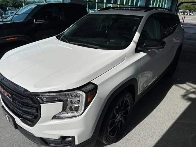 Used 2024 Summit White GMC SLT image 3