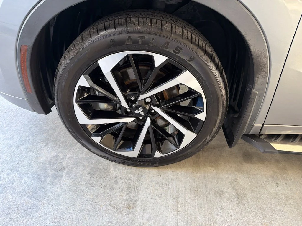 Used 2022 Silver Mitsubishi SEL image 14