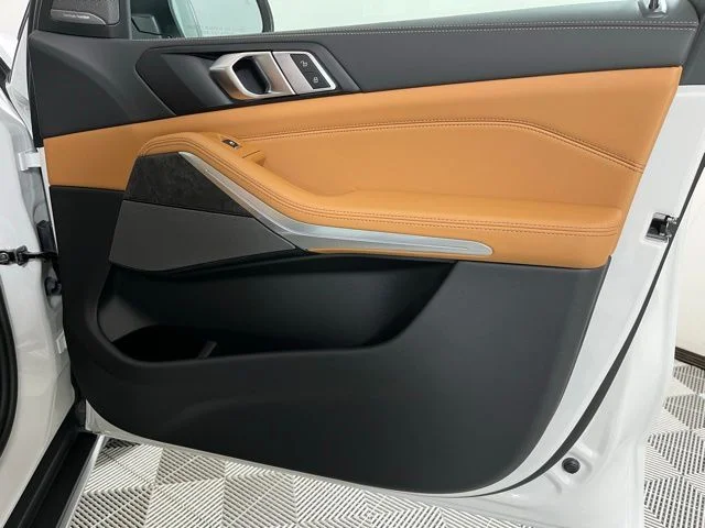 New 2026 Alpine White BMW xDrive40i image 23