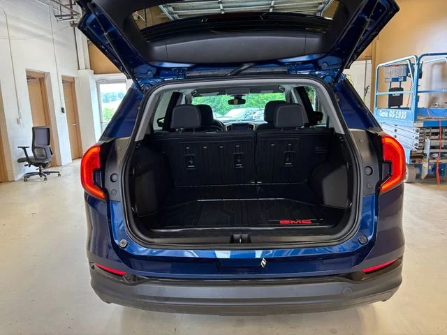 Used 2022  GMC SLE image 23