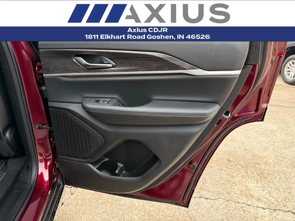 New 2025 Velvet Red Pearl-Coat Exterior Paint Jeep Limited image 24