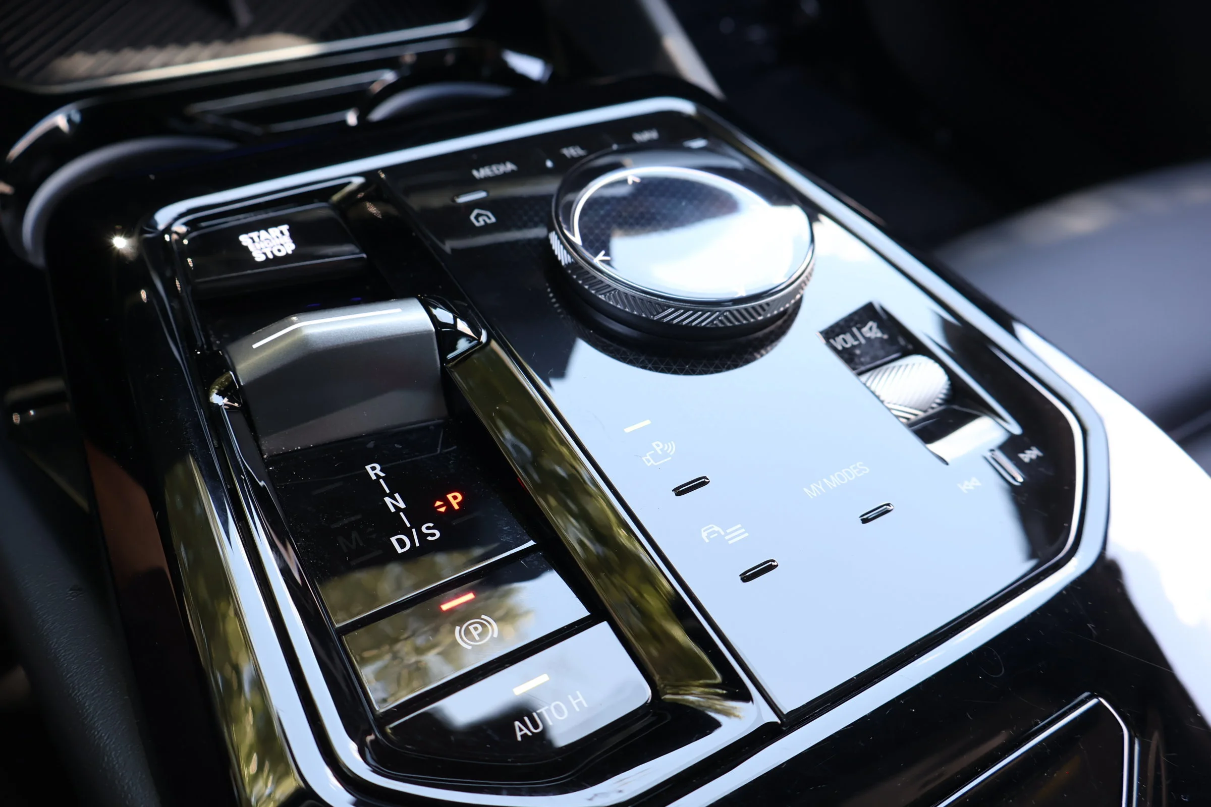 Used 2025 Dark Graphite Metallic BMW 530i image 27