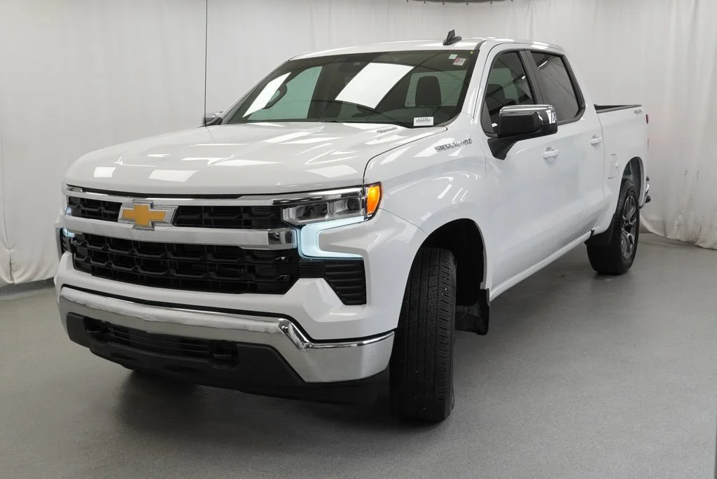Used 2024 Summit White Chevrolet LT (2FL) image 4