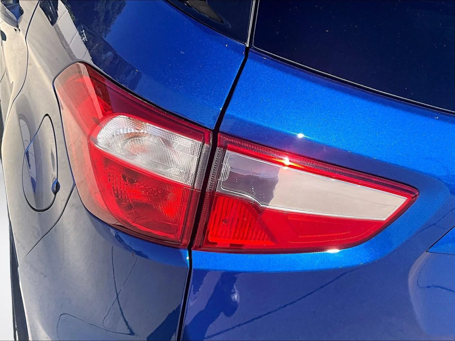 Used 2022 Blue Ford SE image 30