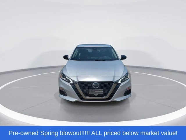 Used 2020 Silver Nissan 2.5 SR image 3