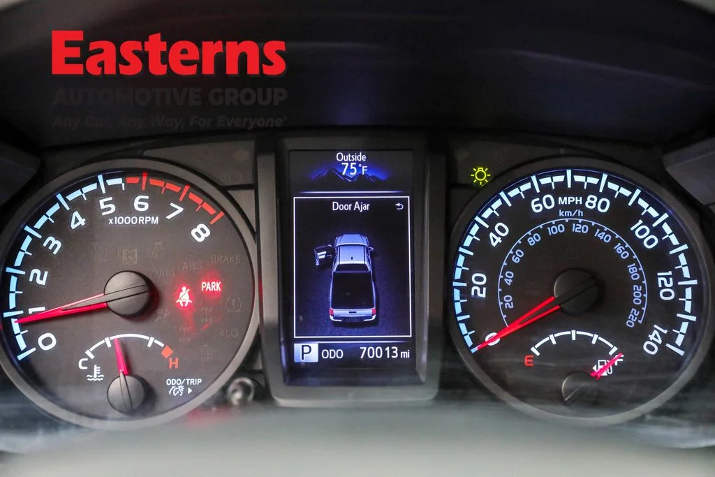 Used 2019 White Toyota SR image 17
